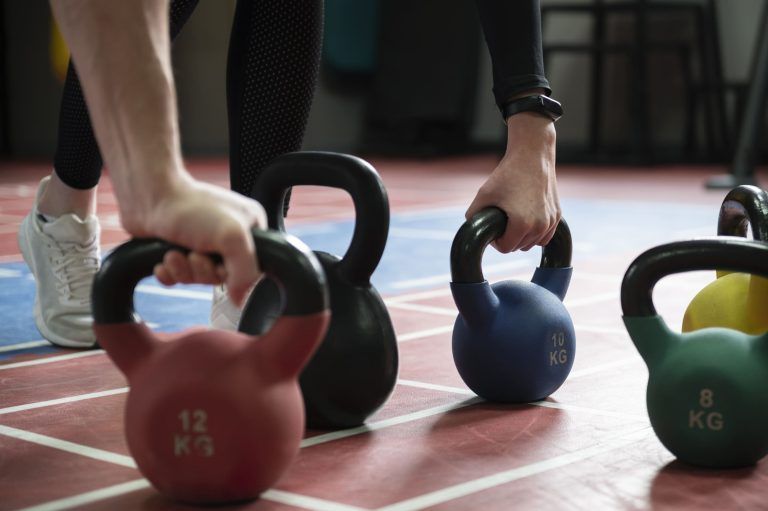 Exercícios com Kettlebells: Treino funcional e explosivo para melhorar a tua força