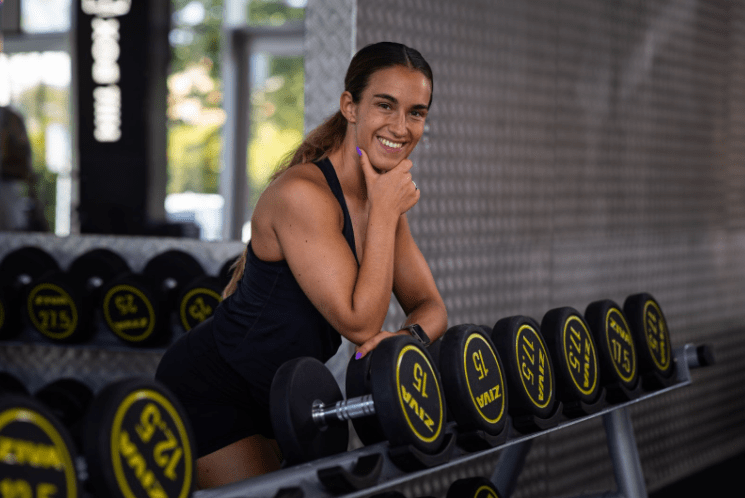 Exercícios com halteres: guia completa para treinar todo o teu corpo sem complicações