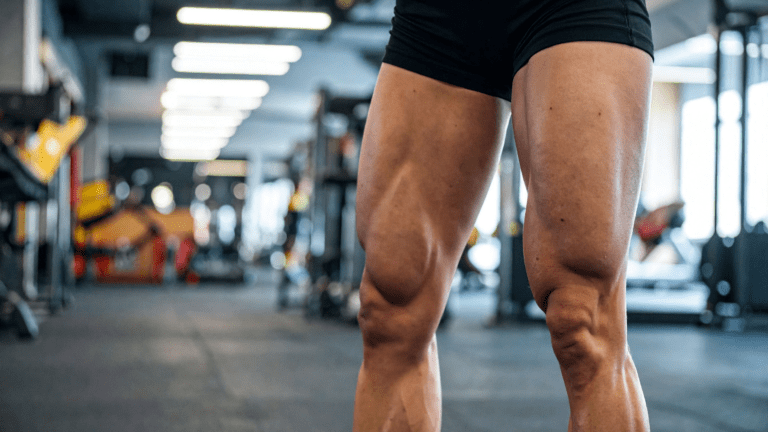 Os melhores exercícios de agachamento frontal com máquinas e peso